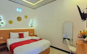 RedDoorz near Kampung Inggris Pare